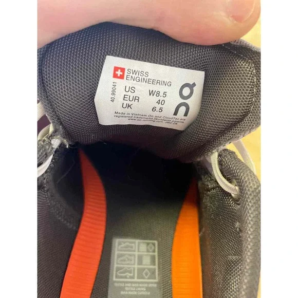 Women's Shoe Size 8.5 On Cloud Grey Running Shoes - Picture 3 of 5